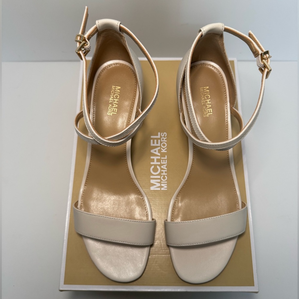 BNIB Michael Kors Serena Light Cream Heels - 7M - Picture 3 of 14